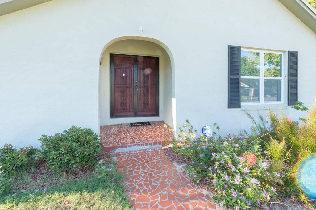 Perfect Gateway To And Retreat Center. * Deltona